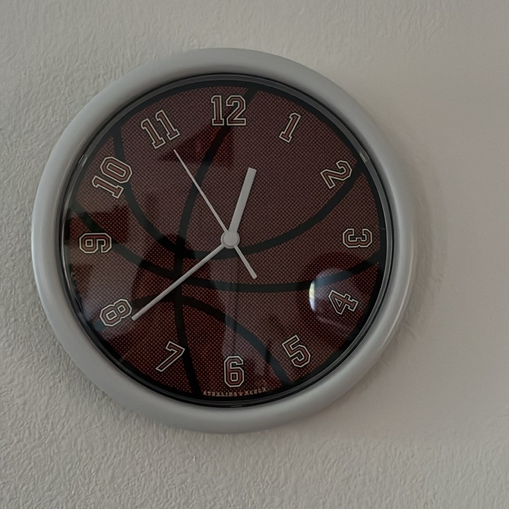 Basketball clock - Picture 2 of 3